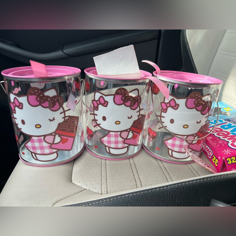Hello Kitty V-Day Tins